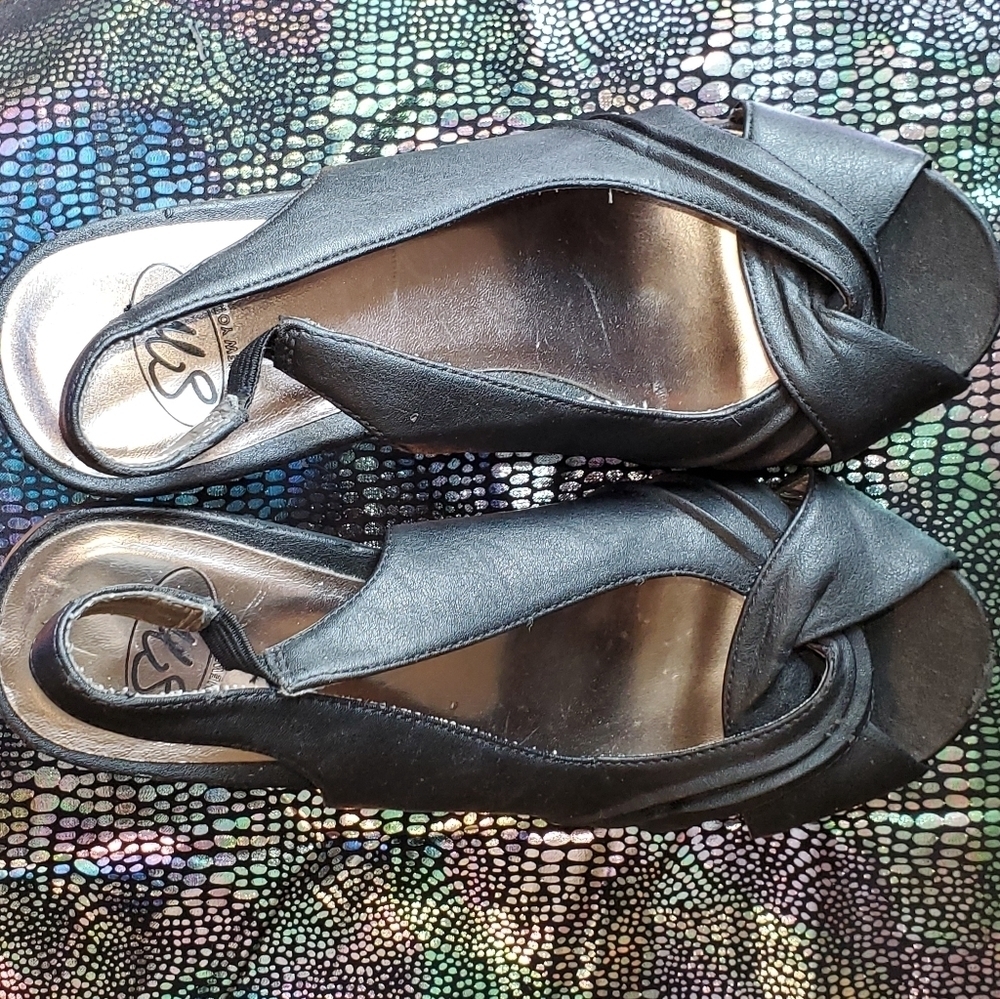Flirty black and brown peep toe heels - Picture 10 of 11
